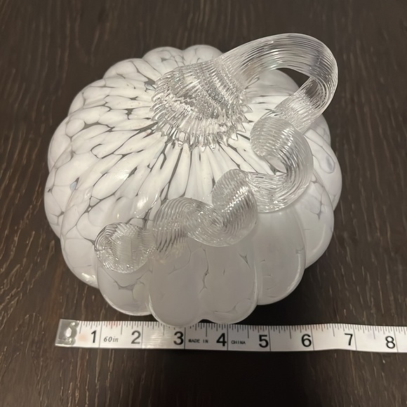 White glass pumpkin - Picture 2 of 3
